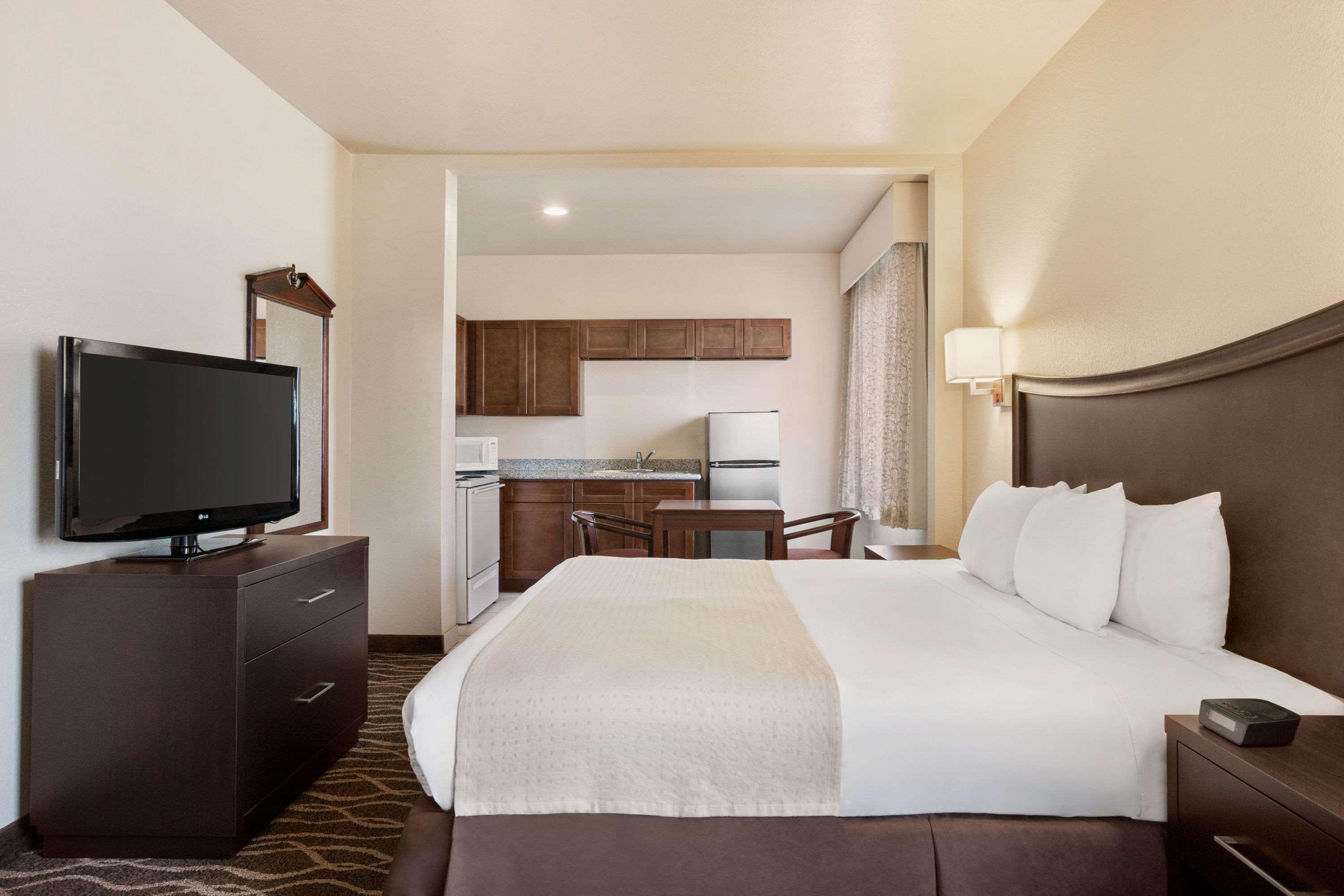 Baymont By Wyndham Clute Lake Jackson Buitenkant foto