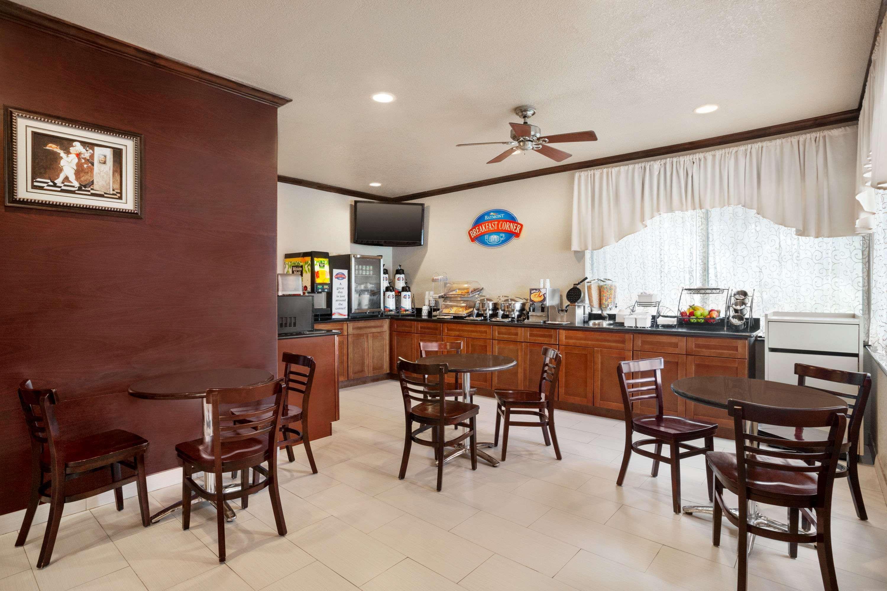 Baymont By Wyndham Clute Lake Jackson Buitenkant foto