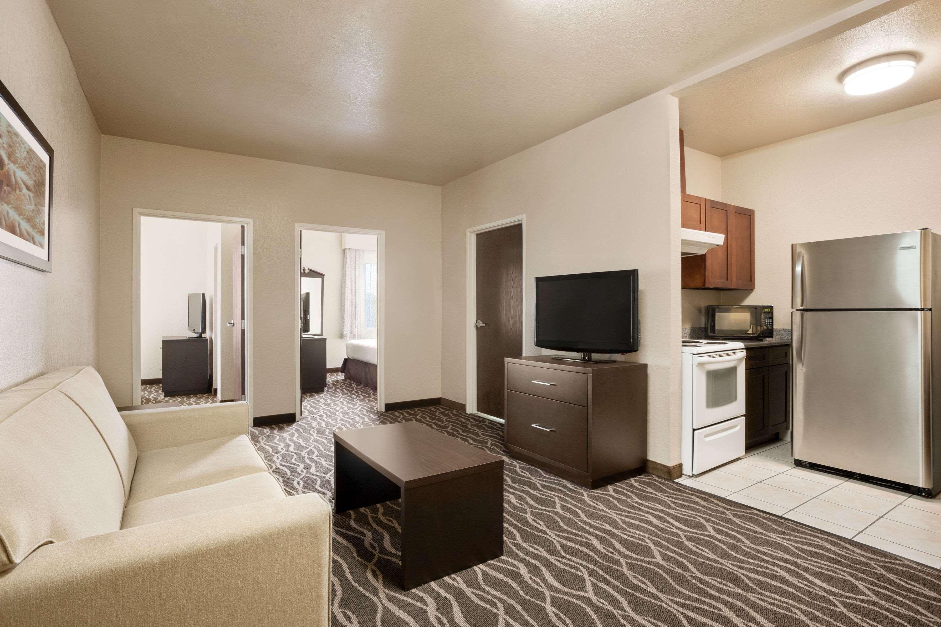 Baymont By Wyndham Clute Lake Jackson Buitenkant foto